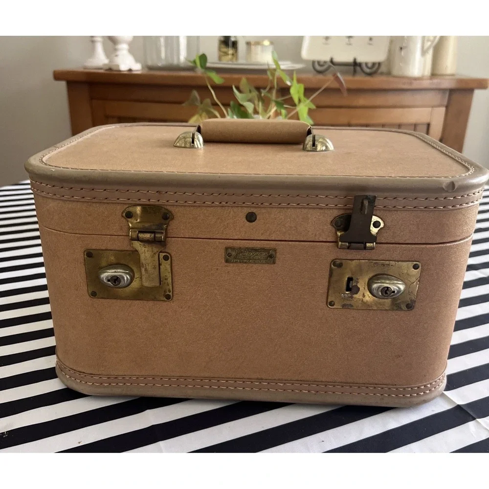 Vintage JC Higgins Train Cosmetic Beauty Traveling Case Mirror, 40's-50's Solid